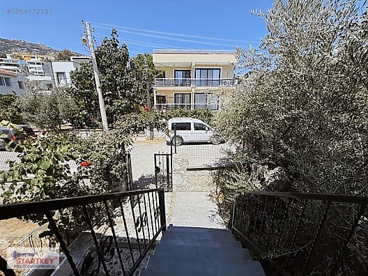 Karaburun'da Bir Ev Fiyatına 2 Ev Birlikte Satılık küçük görsel 6